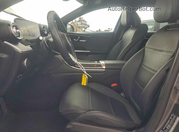 W1KAF4GB9PR100935 2023 MERCEDES-BENZ C Gray Vista interior delantera