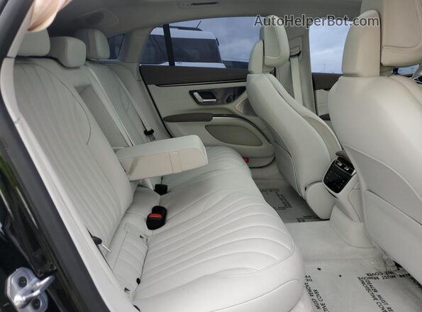 W1KCG2DB6NA013360 2022 MERCEDES-BENZ EQS Black Vista de los asientos traseros