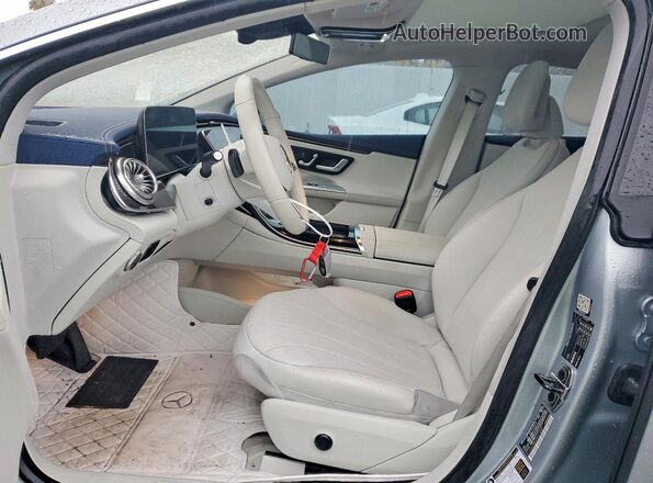 W1KEG2BBXPF014089 2023 MERCEDES-BENZ EQE Silver Vista interior delantera