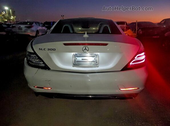 W1KPK3JA8LF169983 2020 MERCEDES-BENZ SLC White Widok z tyłu