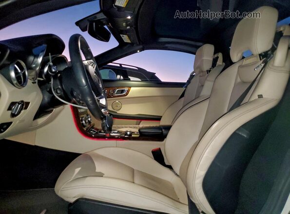 W1KPK3JA8LF169983 2020 MERCEDES-BENZ SLC White Widok wnętrza z przodu