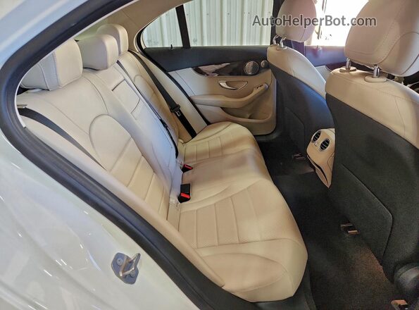 W1KWF8DB3MR633537 2021 MERCEDES-BENZ C White Vista de los asientos traseros