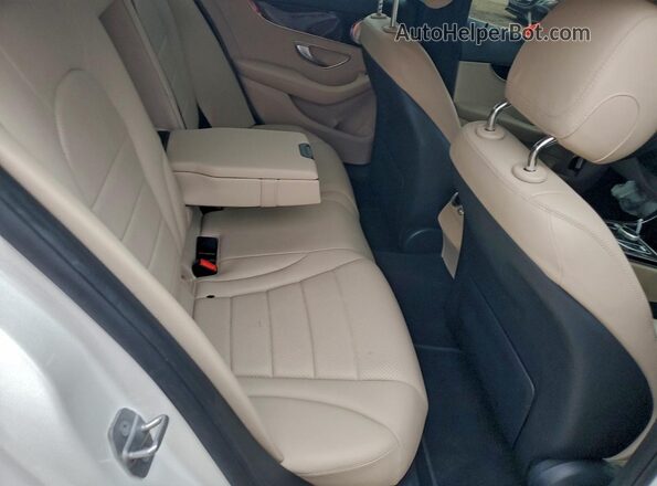W1KWF8DB4MR648564 2021 MERCEDES-BENZ C White Vista de los asientos traseros