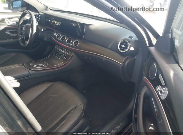 W1KZF8DB0NB080398 2022 MERCEDES-BENZ E-CLASS Черный Вид салона спереди