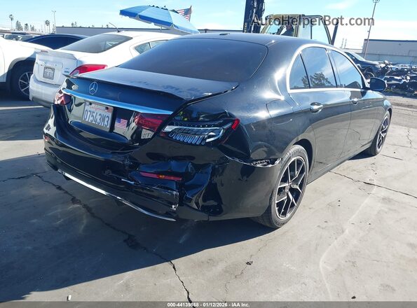 W1KZF8DB1NB027550 2022 MERCEDES-BENZ E-CLASS Черный Задняя правая четверть