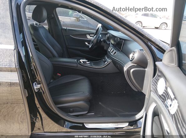 W1KZF8DB3LA834896 2020 MERCEDES-BENZ E-CLASS Черный Вид салона спереди