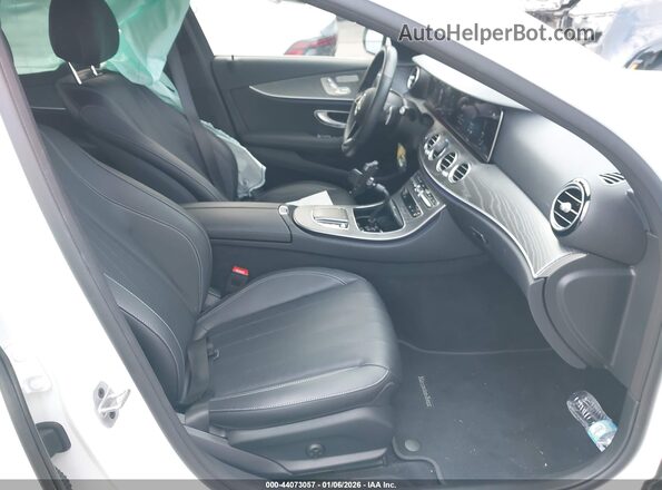 W1KZF8DB5NB095785 2022 MERCEDES-BENZ E-CLASS Белый Вид салона спереди