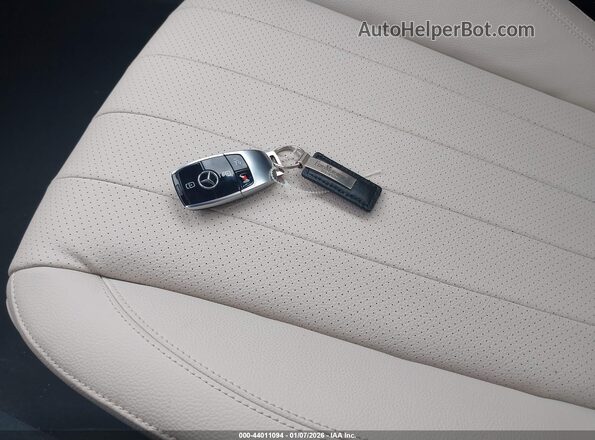 W1KZF8EB2PB185820 2023 MERCEDES-BENZ E-CLASS Белый Вид панели приборов