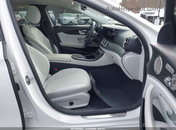W1KZF8EBXNB010177 2022 MERCEDES-BENZ E-CLASS White წინა სალონის ხედი