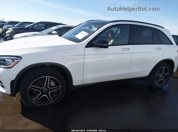 W1N0G8EB2NV374679 2022 MERCEDES-BENZ GLC 300 White Панорамний вид салону 360°
