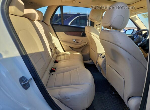 W1N0G8EB8MF889047 2021 MERCEDES-BENZ GLC-CLASS White Widok tylnych siedzeń