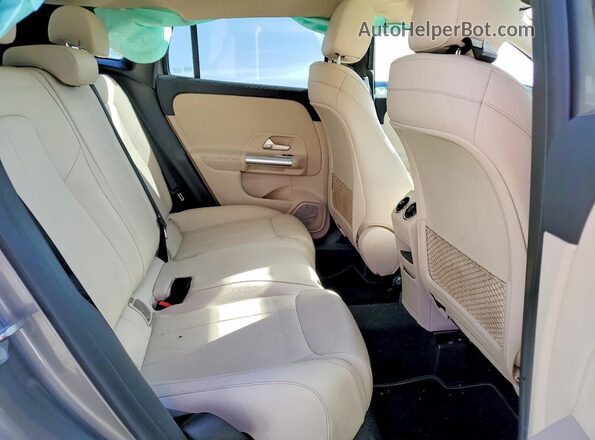 W1N4N4HB8MJ231205 2021 MERCEDES-BENZ GLA Gray უკანა სალონის ხედი