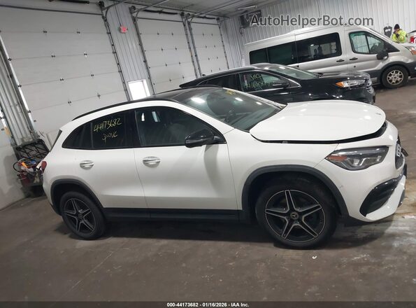 W1N4N4HB8NJ367237 2022 MERCEDES-BENZ GLA 250 White 360 interior view