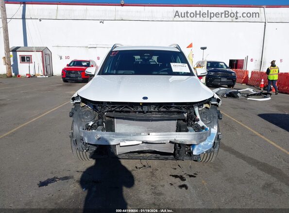 W1N9M0CB3RN108906 2024 MERCEDES-BENZ EQB 250 SUV White Widok wnętrza z tyłu