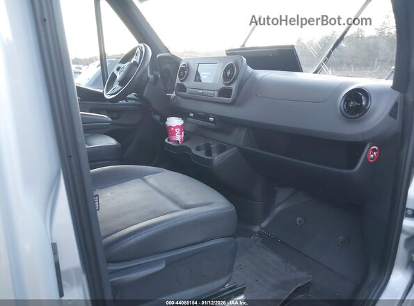 W1W70BGY6LT026938 2020 MERCEDES-BENZ SPRINTER Silver წინა სალონის ხედი