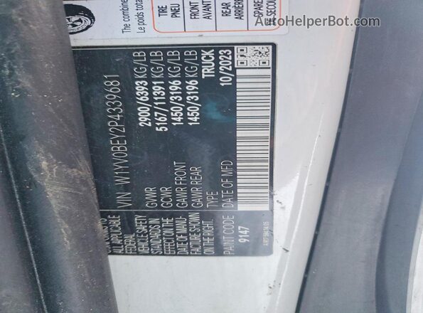W1YV0BEY2P4339681 2023 MERCEDES-BENZ METRIS Белый Вид наклейки с VIN-кодом