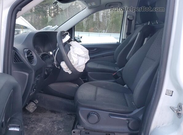 W1YV0BEY2P4339681 2023 MERCEDES-BENZ METRIS Белый Вид салона спереди