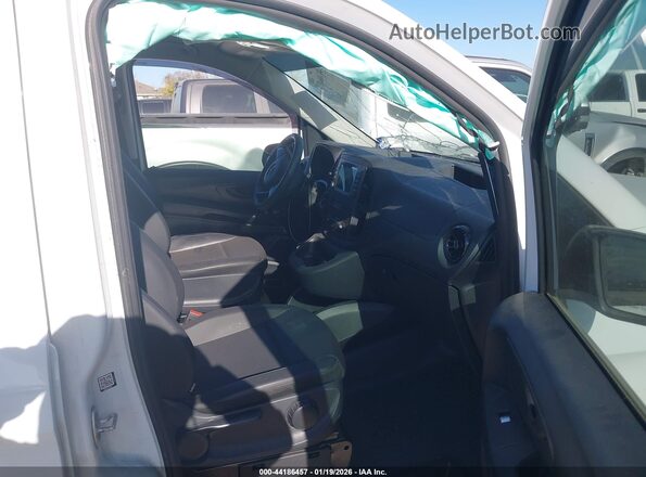 W1YV0BEY5P4223004 2023 MERCEDES-BENZ METRIS White Vista interior delantera