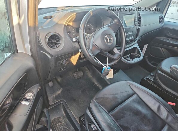 W1YV0CEY3M3944008 2021 MERCEDES-BENZ METRIS Двухцветный Вид панели приборов