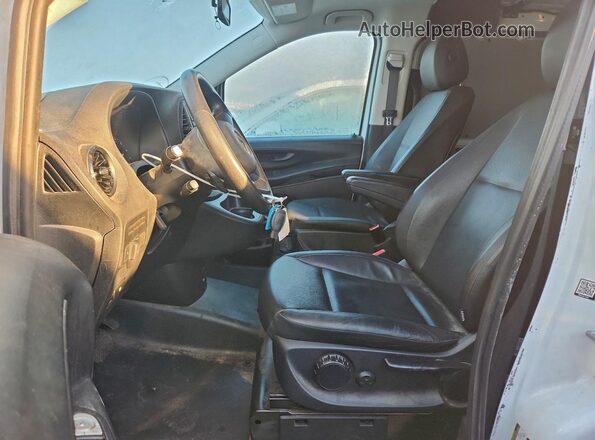 W1YV0CEY3M3944008 2021 MERCEDES-BENZ METRIS Двухцветный Вид салона спереди