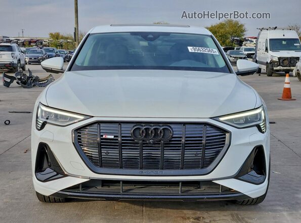 WA11AAGE0NB044353 2022 AUDI E-TRON White Front view