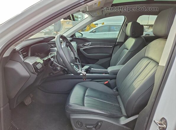 WA11AAGE0NB044353 2022 AUDI E-TRON White Front interior view