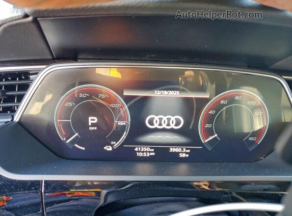 WA11AAGE6NB010188 2022 AUDI E-TRON Cream ხელსაწყოთა პანელის ხედი