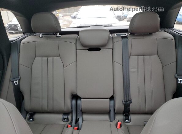 WA11AAGU8S2041963 2025 AUDI Q5 Green Rear seats view