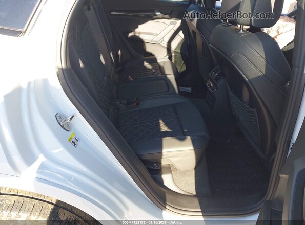 WA124AFY8R2117689 2024 AUDI SQ5 White VIN կոդի պիտակի տեսք