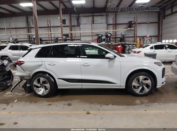 WA124BGF4SA056243 2025 AUDI Q6 E-TRON White Սալոնի 360 աստիճան տեսք