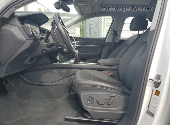 WA12ABGE5LB033520 2020 AUDI E-TRON White Вид салону спереду
