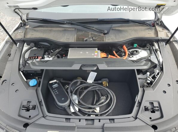 WA12ABGE5LB033520 2020 AUDI E-TRON White Вид задньої частини салону