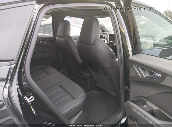 WA132BFZXNP016563 2022 AUDI Q4 Black VIN კოდის სტიკერის ხედი