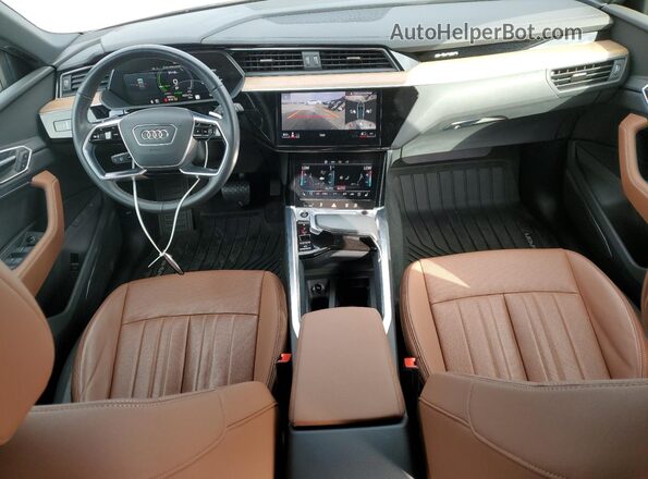 WA15AAGE4RB029068 2024 AUDI Q8 White Widok deski rozdzielczej