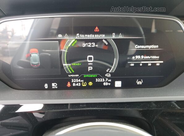 WA15AAGE4RB029068 2024 AUDI Q8 White Widok zestawu wskaźników