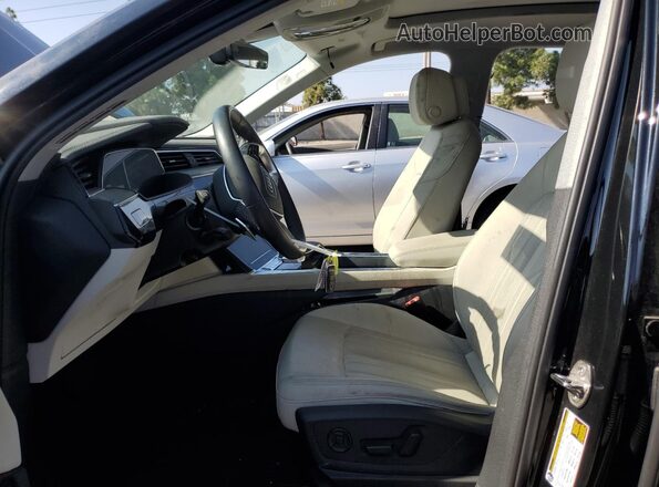 WA15AAGEXRB005468 2024 AUDI Q8 Black Вид салону спереду