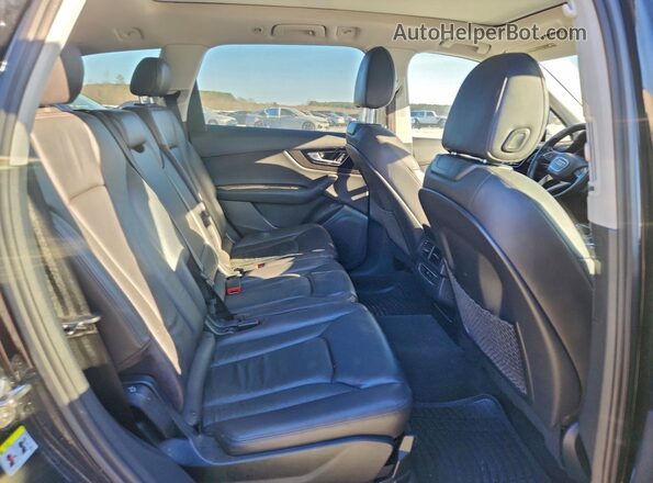 WA1AAAF72HD003363 2017 AUDI Q7 Black უკანა სალონის ხედი