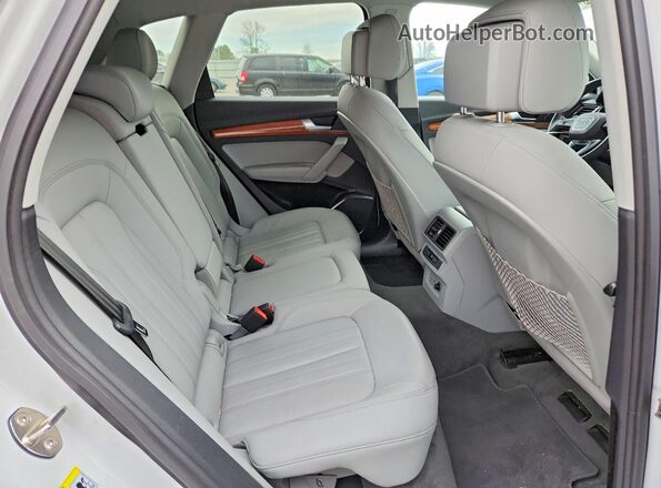 WA1AAAFY0M2093093 2021 AUDI Q5 White 