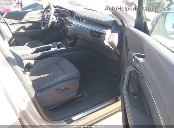 WA1AAAGE1MB018486 2021 AUDI E-TRON Gray Սալոնի դիմացի տեսք