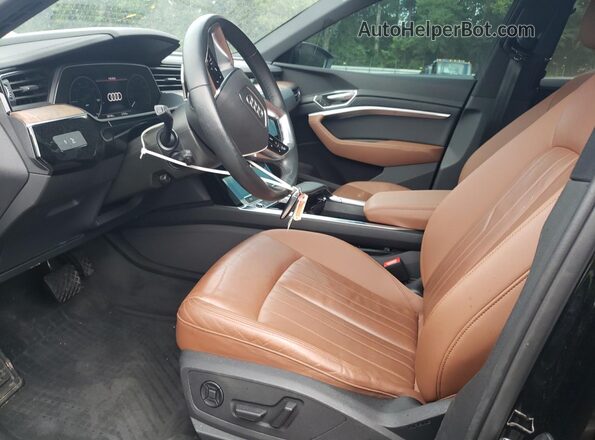 WA1AAAGE4NB006866 2022 AUDI E-TRON Черный Вид салона спереди