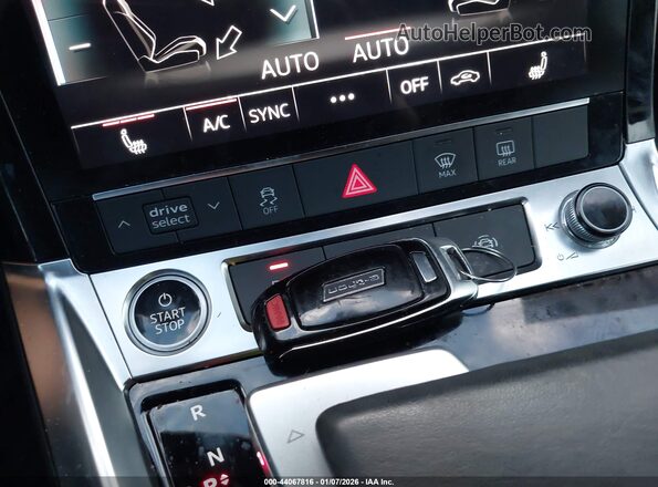 WA1AAAGE5MB014411 2021 AUDI E-TRON White Vista del salpicadero