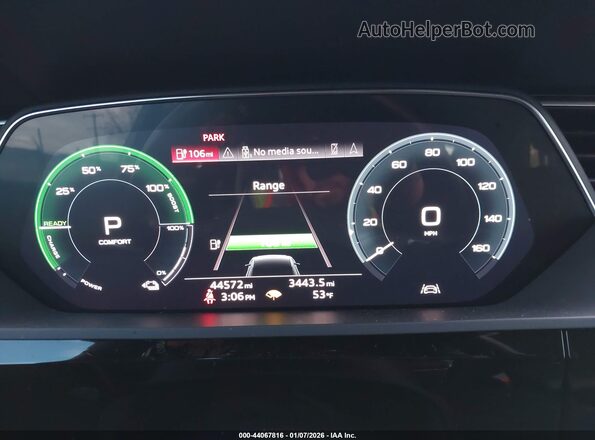 WA1AAAGE5MB014411 2021 AUDI E-TRON White Vista de los asientos traseros