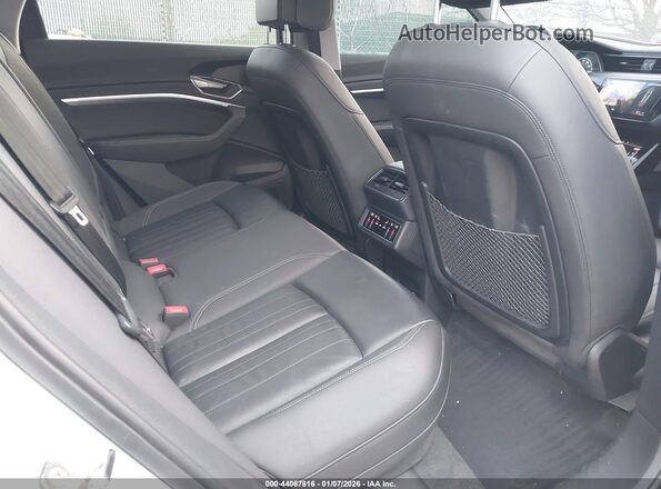 WA1AAAGE5MB014411 2021 AUDI E-TRON White Vista de la etiqueta del VIN