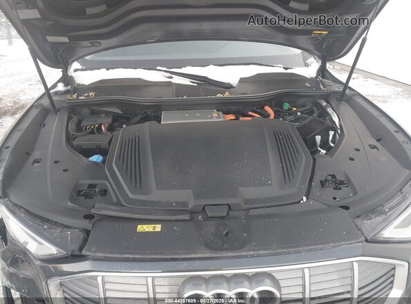 WA1AAAGE7MB011901 2021 AUDI E-TRON Black უკანა ხედი
