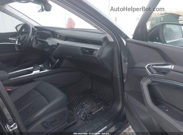WA1AAAGE7MB011901 2021 AUDI E-TRON Black წინა სალონის ხედი