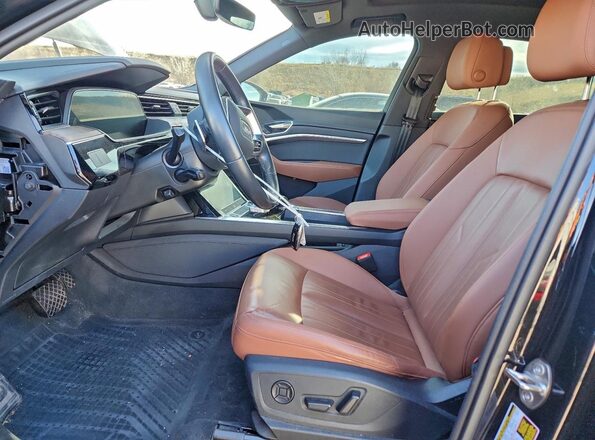 WA1AAAGE7NB027789 2022 AUDI E-TRON Black Вид салону спереду