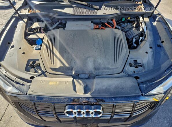 WA1AAAGE7NB027789 2022 AUDI E-TRON Black Вид підкапотного простору