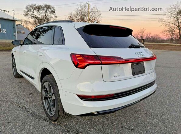WA1AAAGE8MB010286 2021 AUDI E-TRON White 