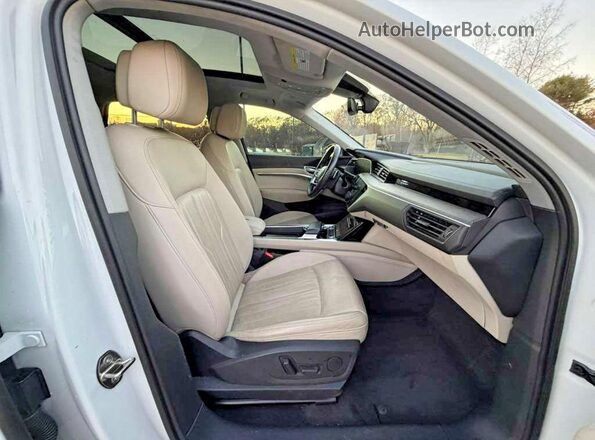 WA1AAAGE8MB010286 2021 AUDI E-TRON White 