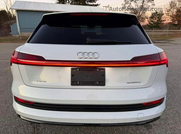WA1AAAGE8MB010286 2021 AUDI E-TRON White 